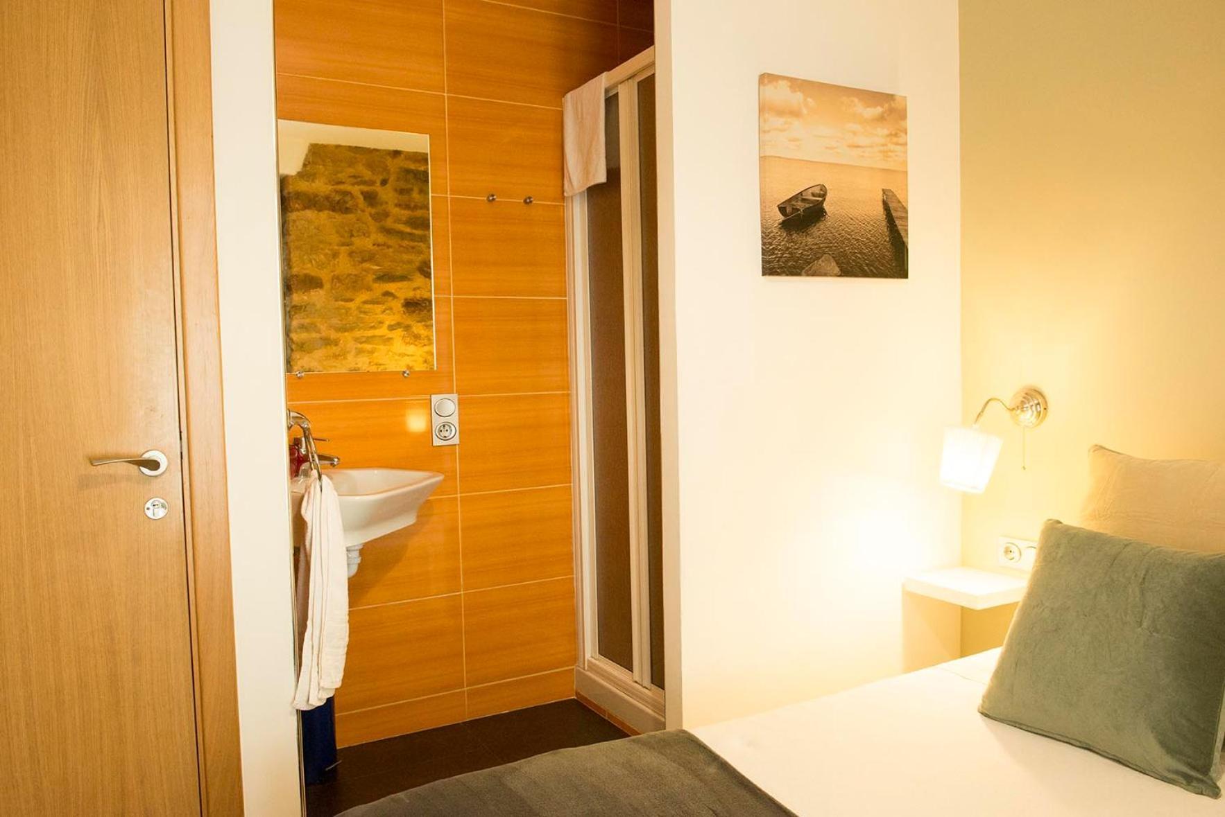 Aia Guest house 2*